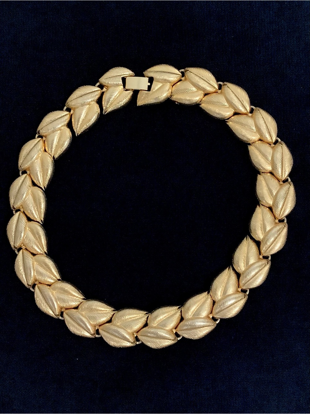 Vintage 80s Gold tone Stainless Steel Leaf Wreath Choker